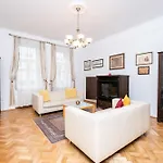 Apartment Old Town Serenity & Historic Charm