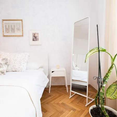 Old Town Serenity & Historic Charm