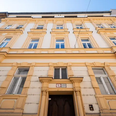 Old Town Serenity & Historic Charm Apartment