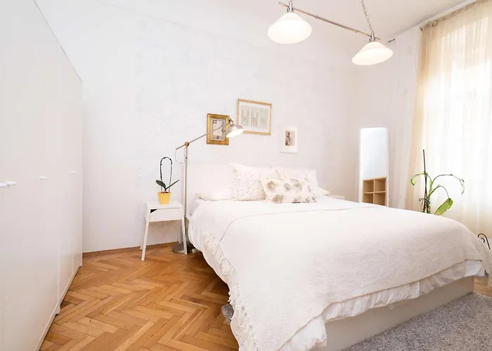 Old Town Serenity & Historic Charm Apartment Bratislava