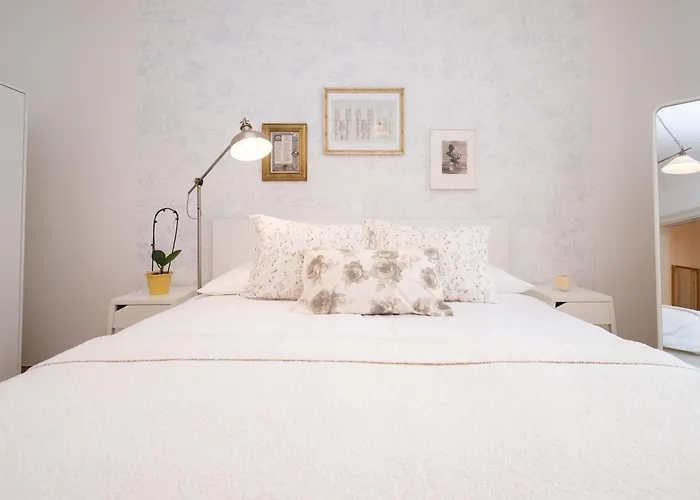 Old Town Serenity & Historic Charm Apartment *