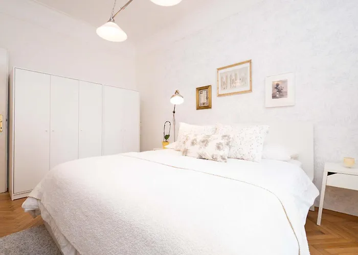 Old Town Serenity & Historic Charm Apartment Bratislava