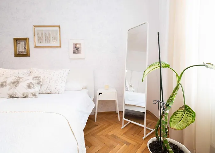 Old Town Serenity & Historic Charm