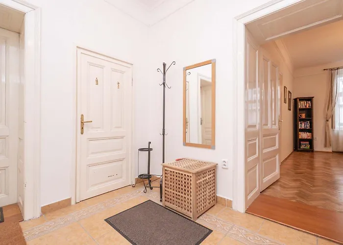 Old Town Serenity & Historic Charm *