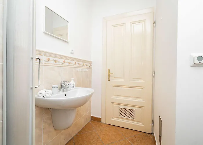 Apartament Old Town Serenity & Historic Charm