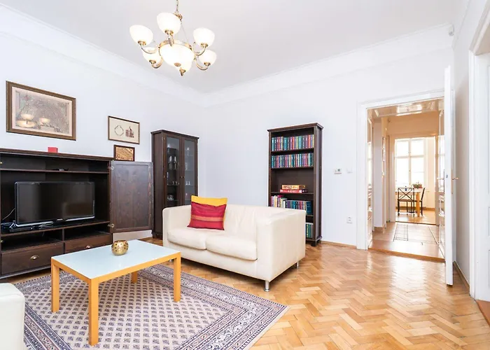 Old Town Serenity & Historic Charm Daire Bratislava